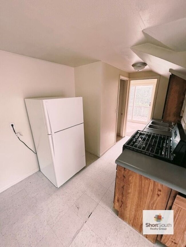 Building Photo - Updated 2 Bed 1 Bath apartment in Muskegon