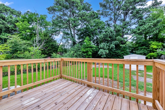 Building Photo - 208 17th Ave SW