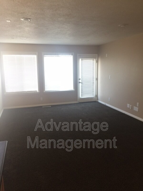 Building Photo - 1333 Alpine Way