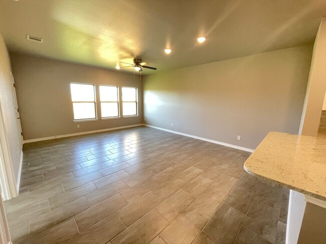 Foto del edificio - 5417 Rose Garden Loop