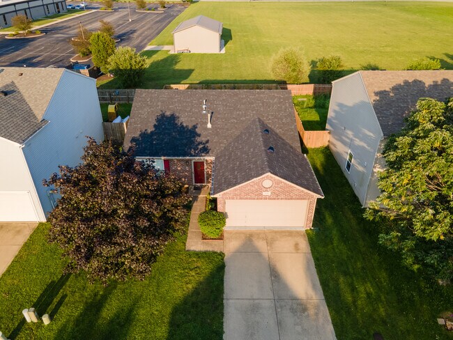 Building Photo - 6645 Newstead Dr