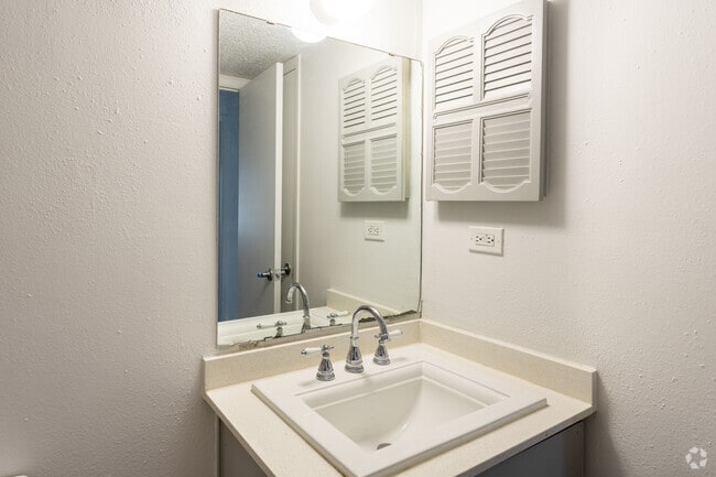1BR, 1BA - 656SF - Mueller Flats Apartments