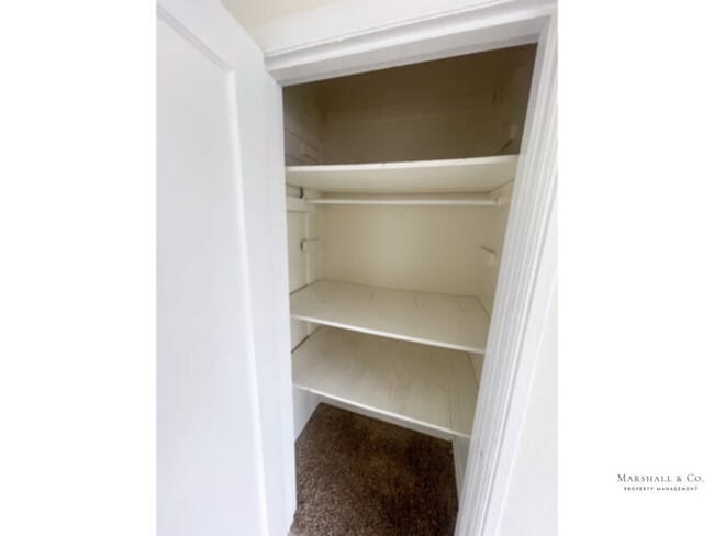 Building Photo - UPDATED TOP FLOOR 2BR/1BA IN SMALL AND QUI...