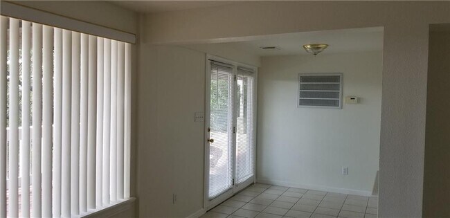 Building Photo - 7603 Stagecoach Cove