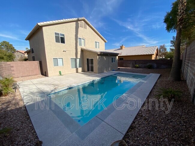 Foto del edificio - 8409 Bay Crest Dr