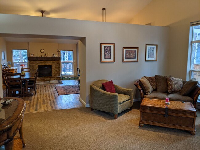 Foto del edificio - Spacious Westside single-Level 3-Bedroom h...