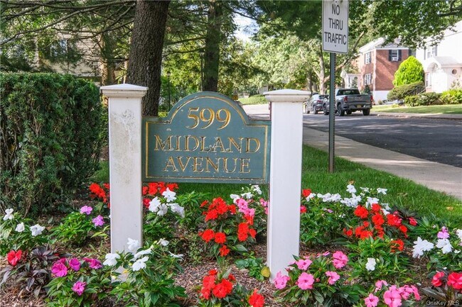 Foto del edificio - 599 Midland Ave