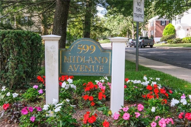 Building Photo - 599 Midland Ave