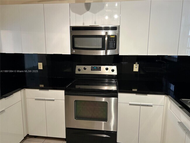 Foto del edificio - 9430 Live Oak Pl