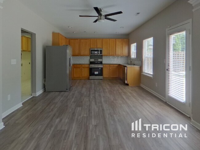 Building Photo - 10629 Mountain Springs Dr