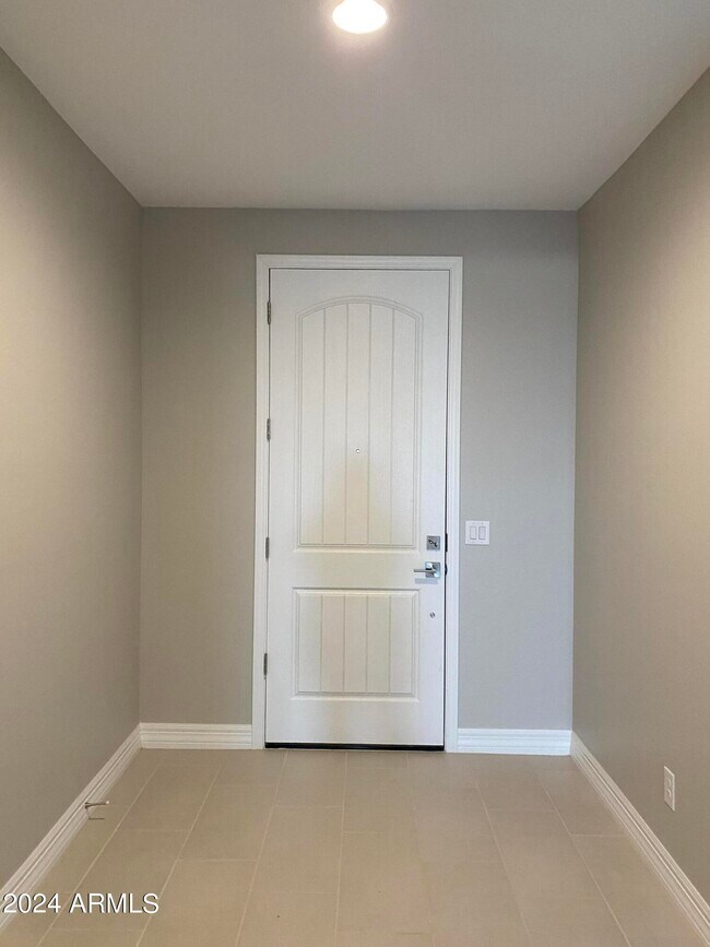 Building Photo - 8826 W Medlock Dr