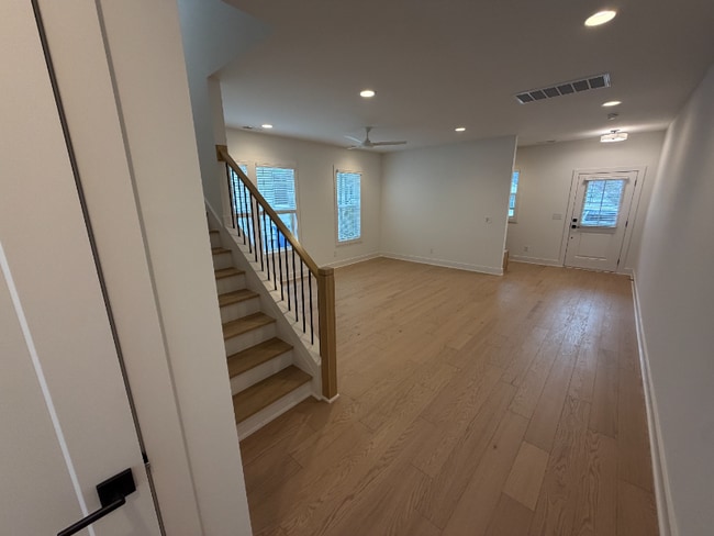 Foto del edificio - 5045 Lundy Dr