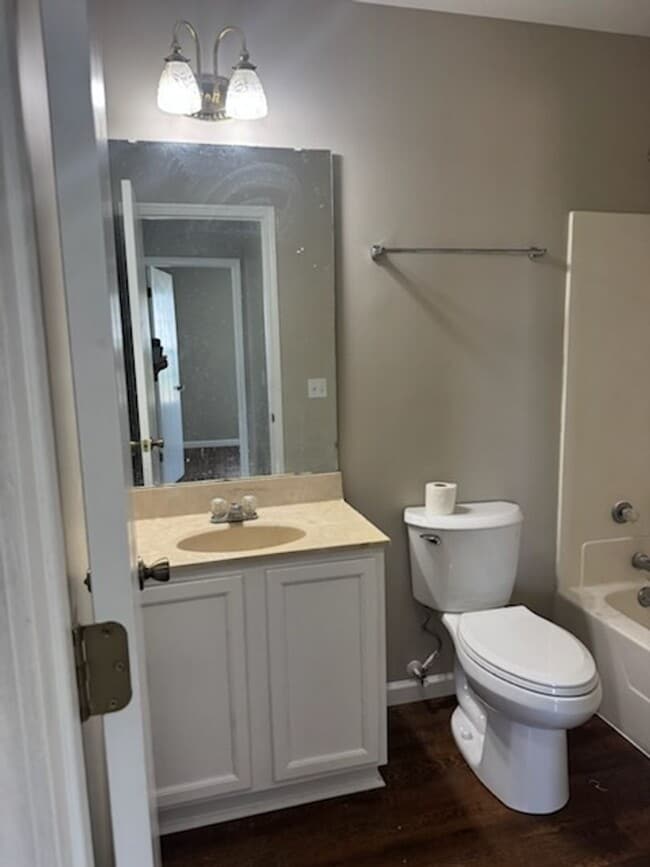 Building Photo - 3 Bed 2 Bath House For Rent in Bowling Gre...