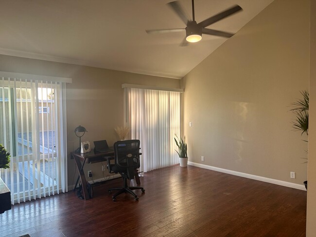 Living room - 1924 Maple Ave