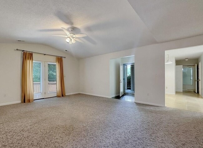 Building Photo - Beaver Creek Condo Enjoy Living at it's Fi...