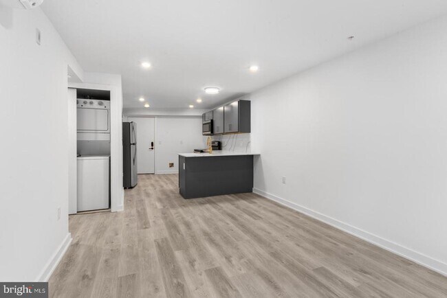 Foto del edificio - 2046 E Lehigh Ave