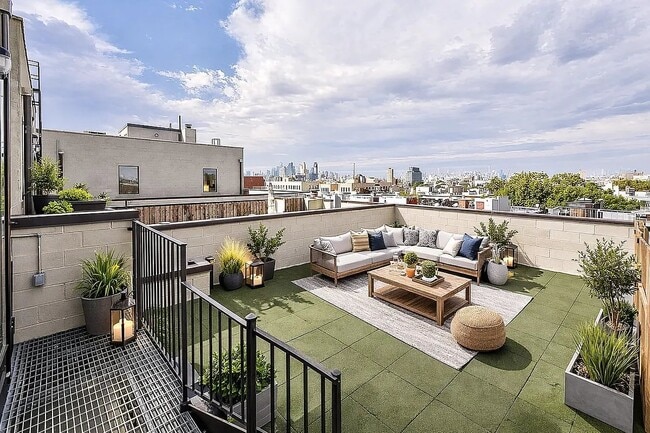 Building Photo - 329 Lincoln Pl