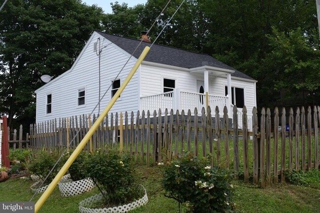 Building Photo - 12323 Dewey Rd