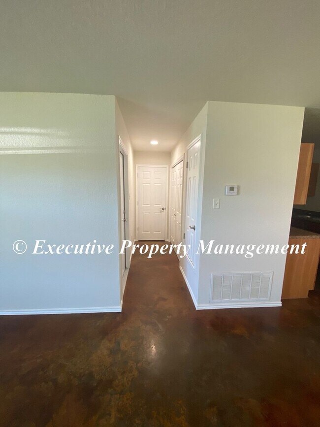 Foto del edificio - 2921 Starlight Dr