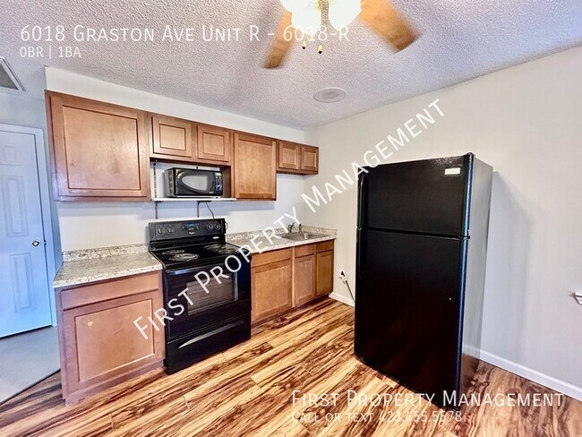 Building Photo - East Ridge 1Bed/1Bath Studio w/Garage, Cen...