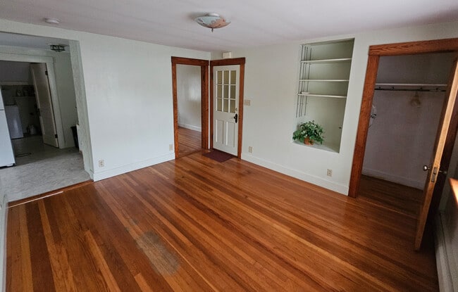 Main Room Off Enterance - 3 Page St