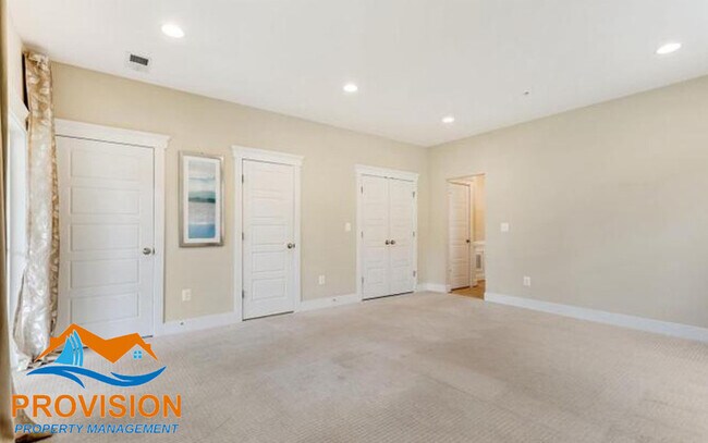 Foto del edificio - 7802 Five Oaks Ct