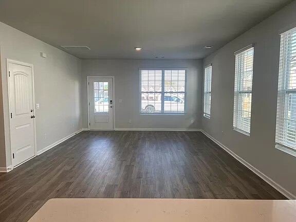 Building Photo - 279 Carr Ln