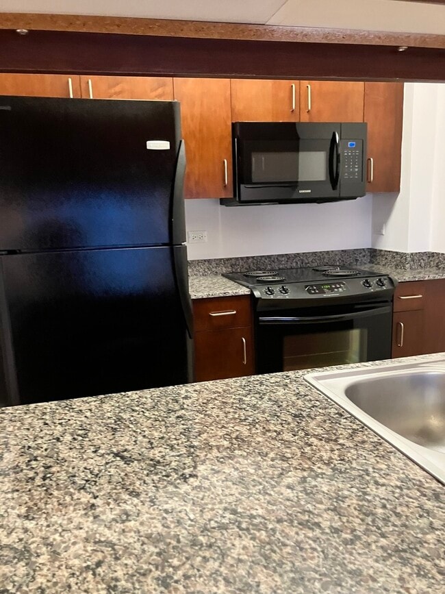 Building Photo - 1740 Oak Ave