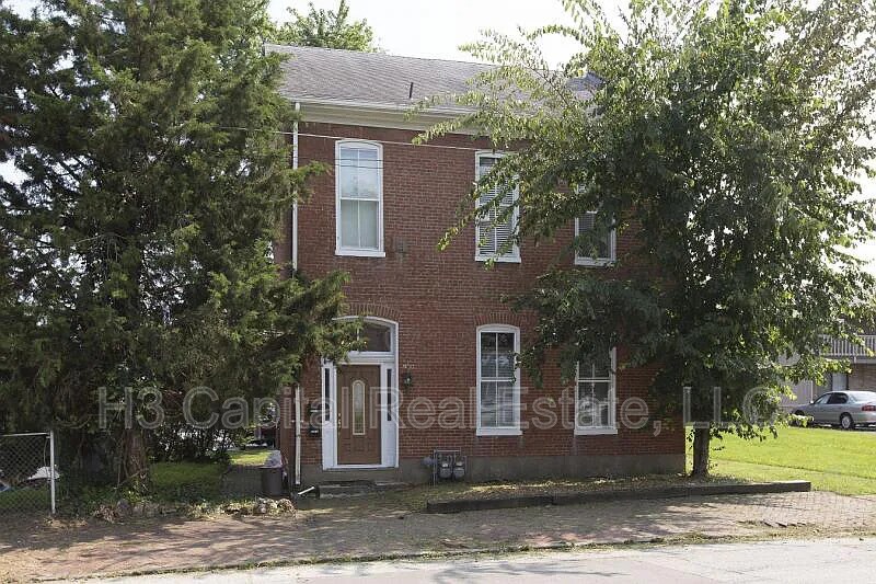 522 E A St Unit B, Belleville, IL 62220 Condo for Rent in Belleville, IL