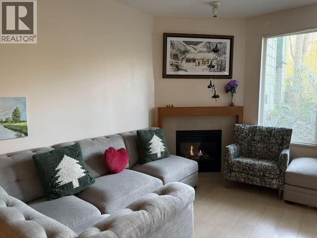 Building Photo - 2559 East Mall