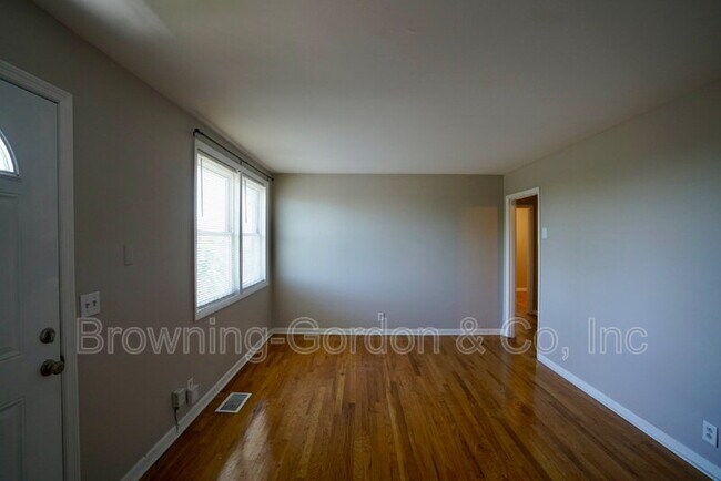 Foto del edificio - 2101 Eastwood Ave
