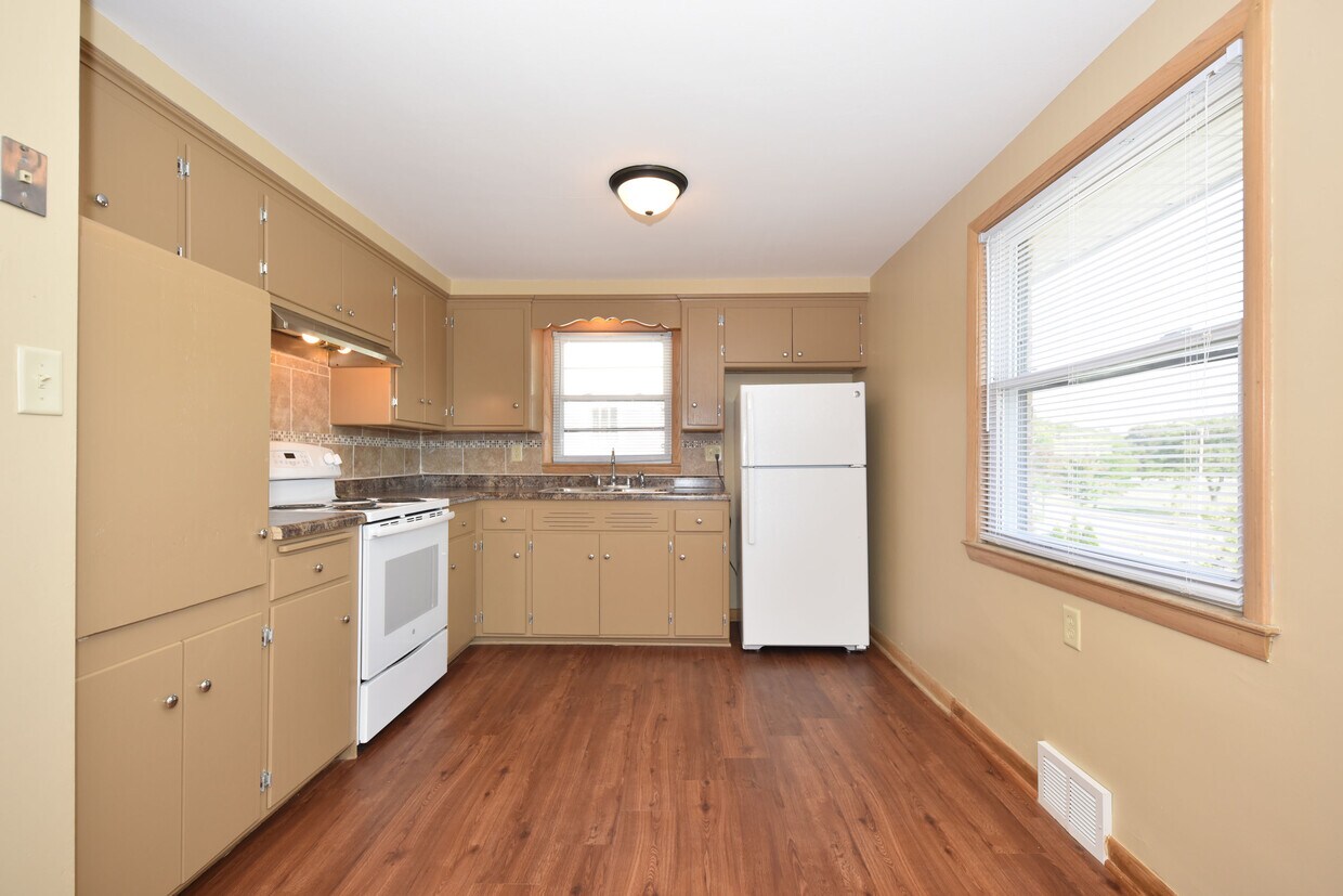 Foto principal - 4663 N Green Bay Ave