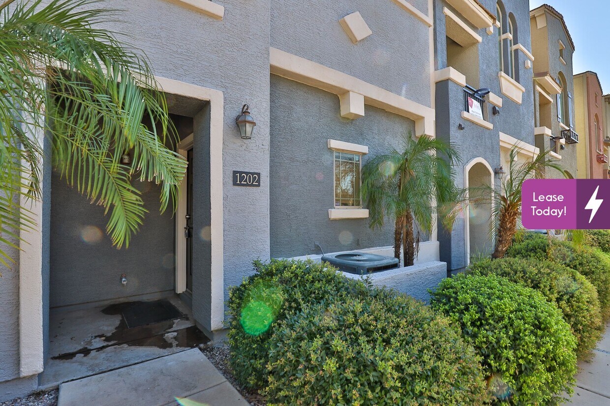 Primary Photo - 2401 E Rio Salado Pkwy