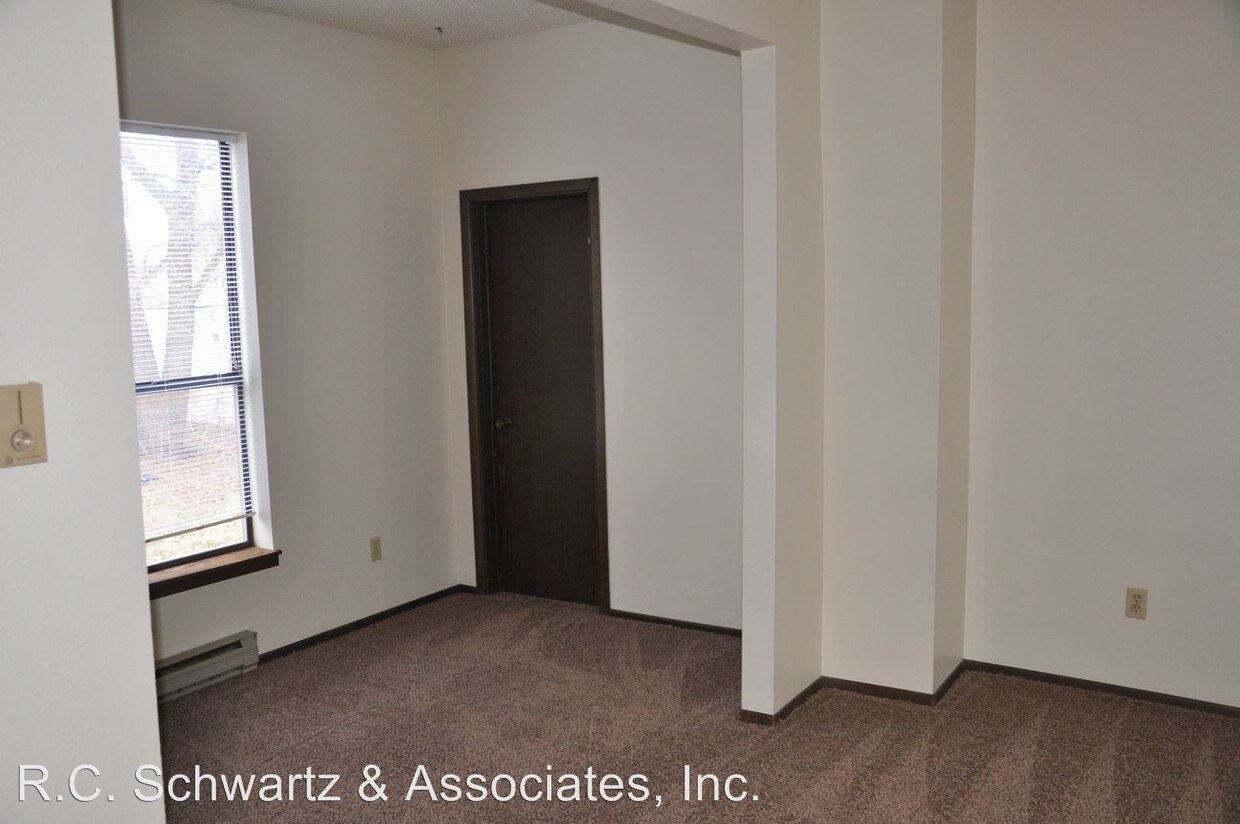 Building Photo - 1706 W College Ave