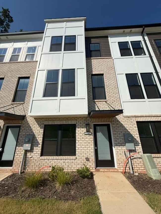 Building Photo - 6042 Old Pineville Rd