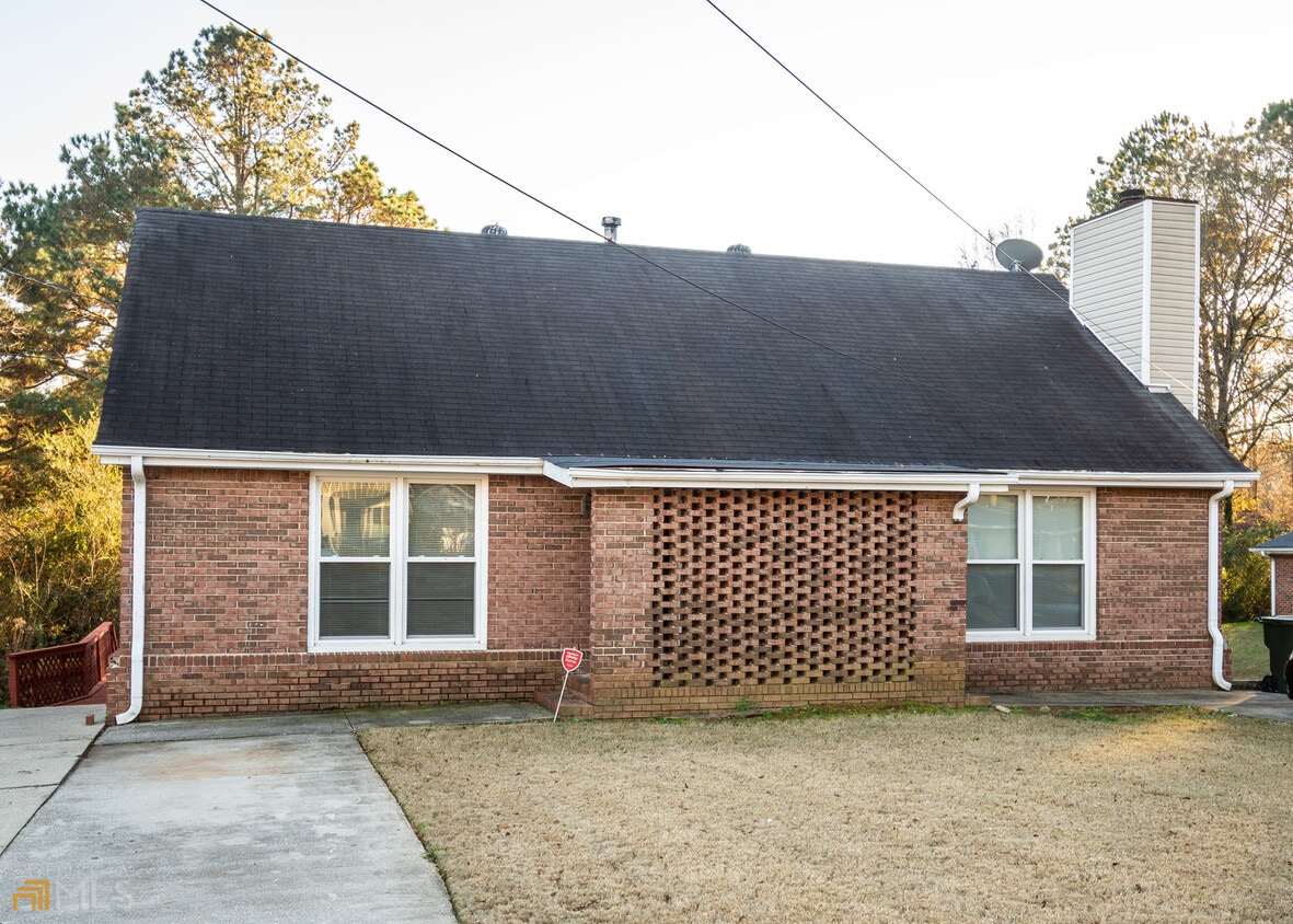 1055 Eastview Rd NE, Conyers, GA 30012 Townhome Rentals in Conyers GA