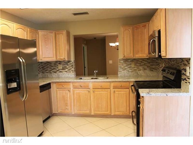 Building Photo - 7044 Lantana Ln