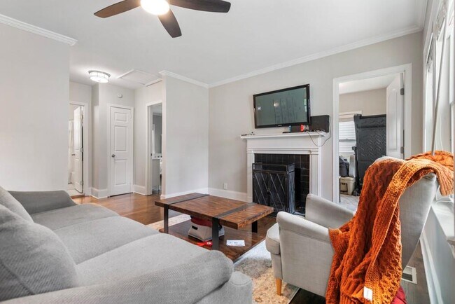 Foto del edificio - 1759 N Olympian Way SW