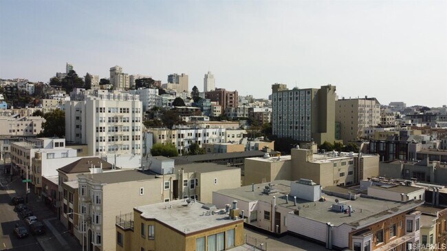 Building Photo - 1375 Chestnut St