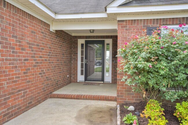 Foto del edificio - 3 Bedroom/2 Bathroom Home with Deck, Garage, and Fenced Backyard less than 3 Miles from Ft. Gordon
