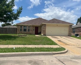 Building Photo - 1009 McKavett Dr