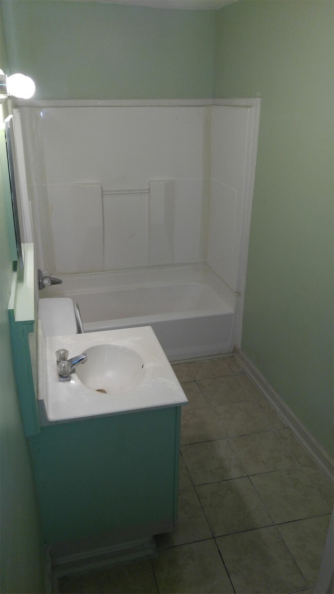 Building Photo - 752 Abbeville Ave NE