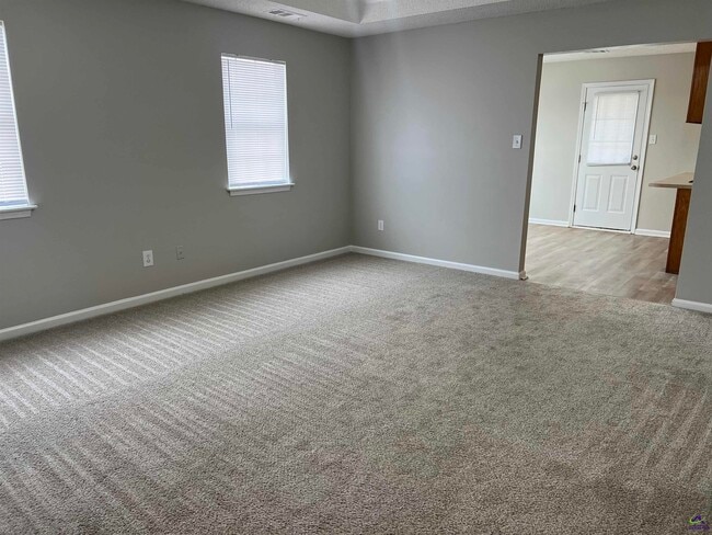 Building Photo - 215 Haverhill Cir