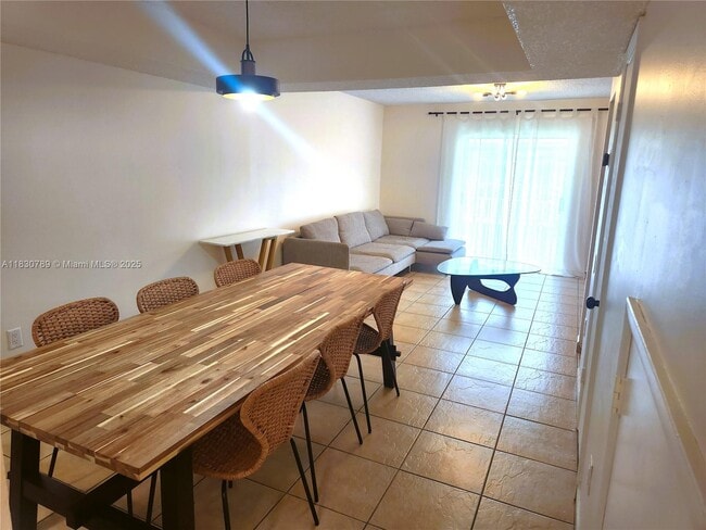 Foto del edificio - 7905 W 30th Ct