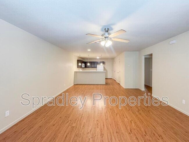 Foto del edificio - 255 E 5th Ave