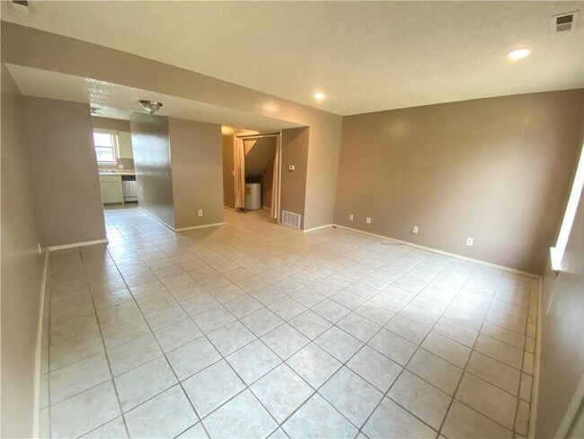 Foto del edificio - 1408 Christy Dr