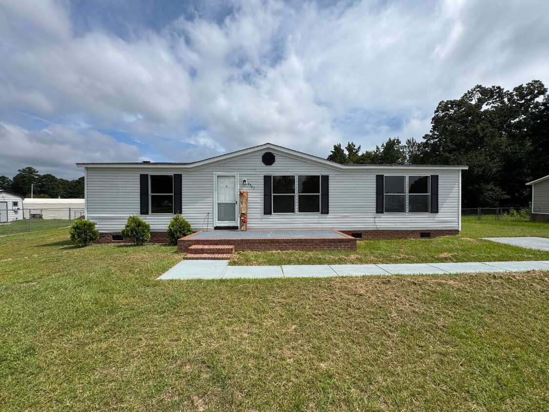 Foto principal - Beautifully Updated 3 Bed 2 Bath Home with...