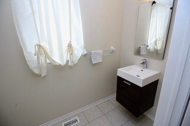 Building Photo - 8444 Elderberry Dr