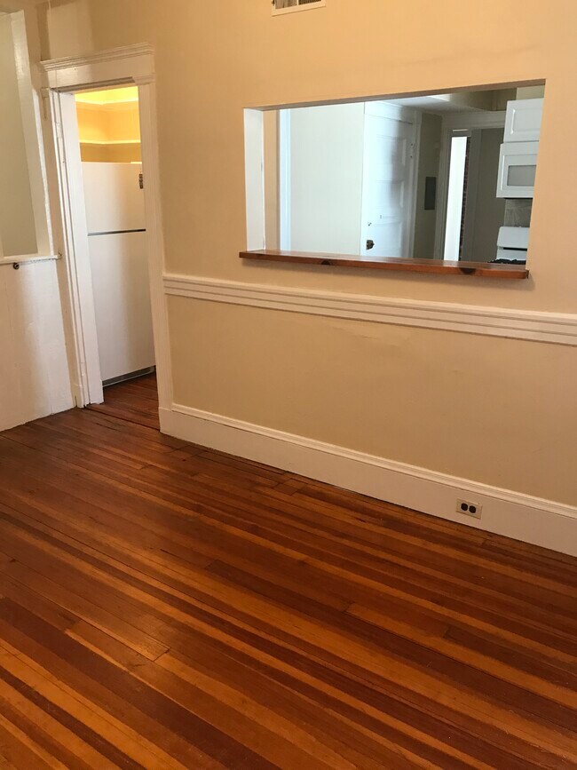 Livingroom to kitchen - 26 Linden Pl