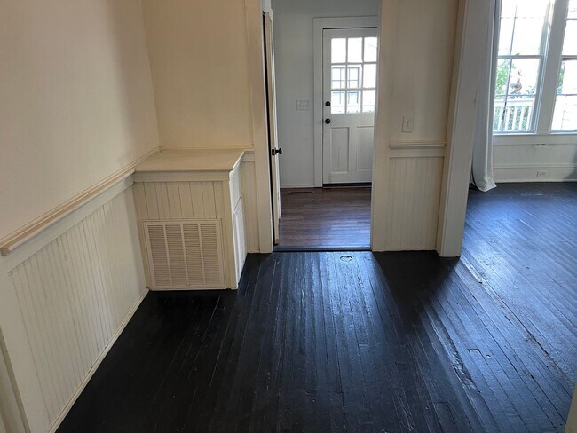 Building Photo - Perfect Downtown Opelika Home